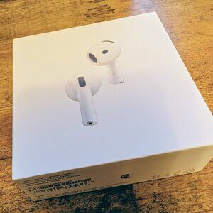 AirPods 4 w Active Noise Cancellation